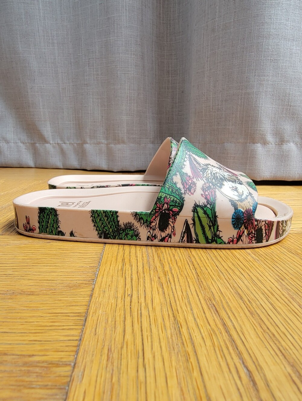 Mel Dreamed By Melissa Slide Sandals In Pink/Multi Llama Print, Size 12